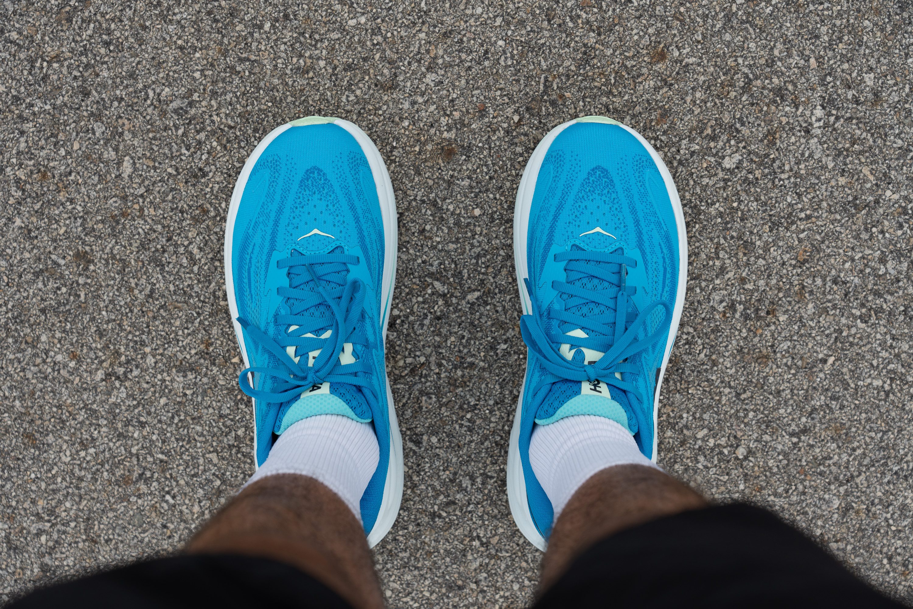Bird's eye view of the Hoka Clifton 10 showcasing the rounded toe box architecture.