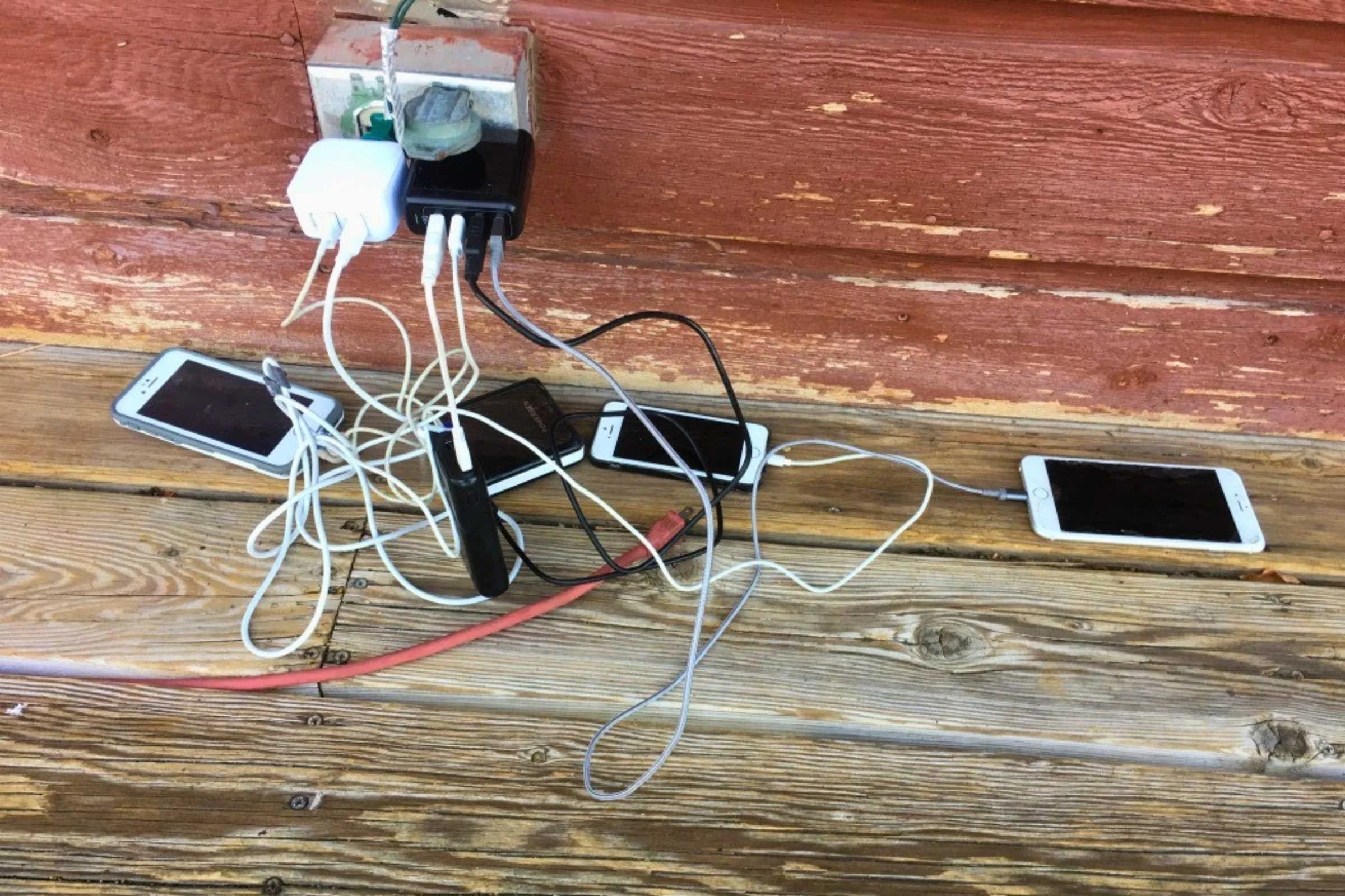 Close-up of a smartphone screen showing a 65 percent battery charge level.