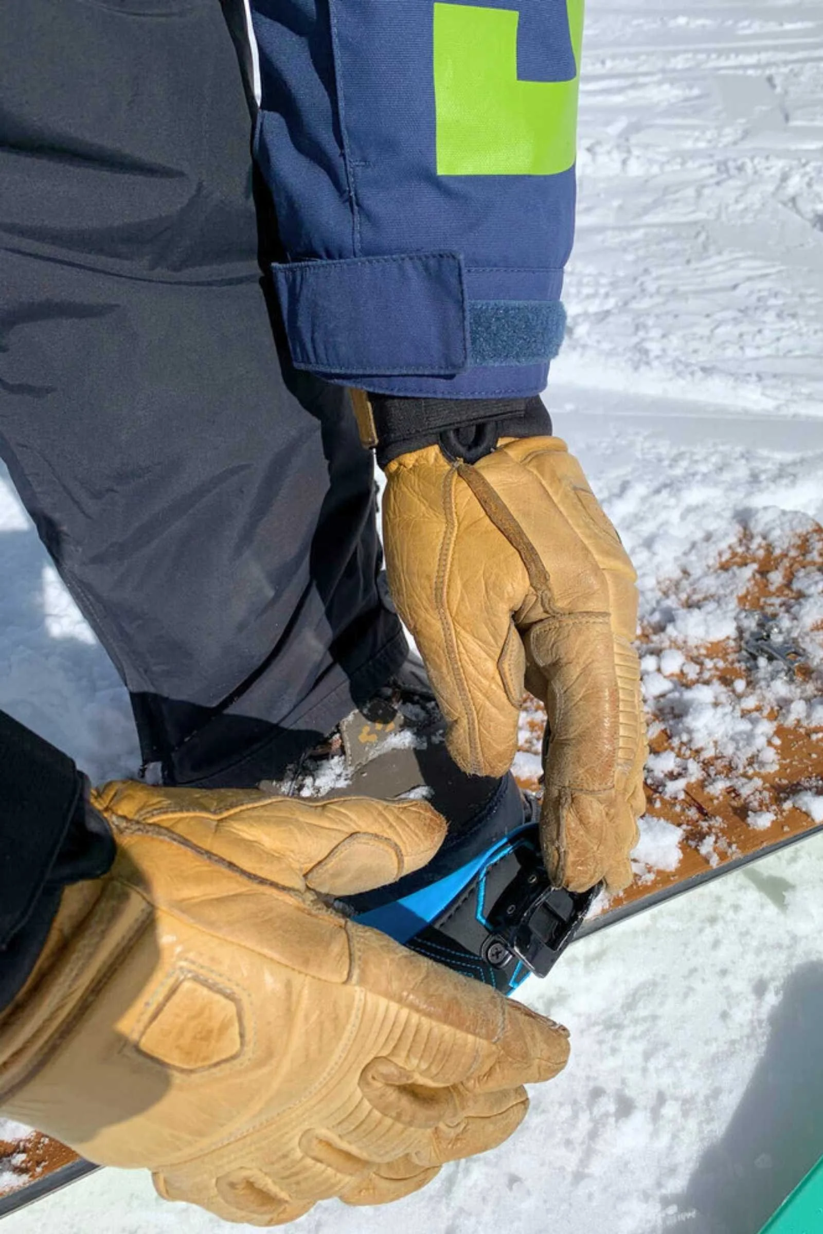 Tester Nick Rucci wearing Hestra Fall Line gloves while snowboarding.