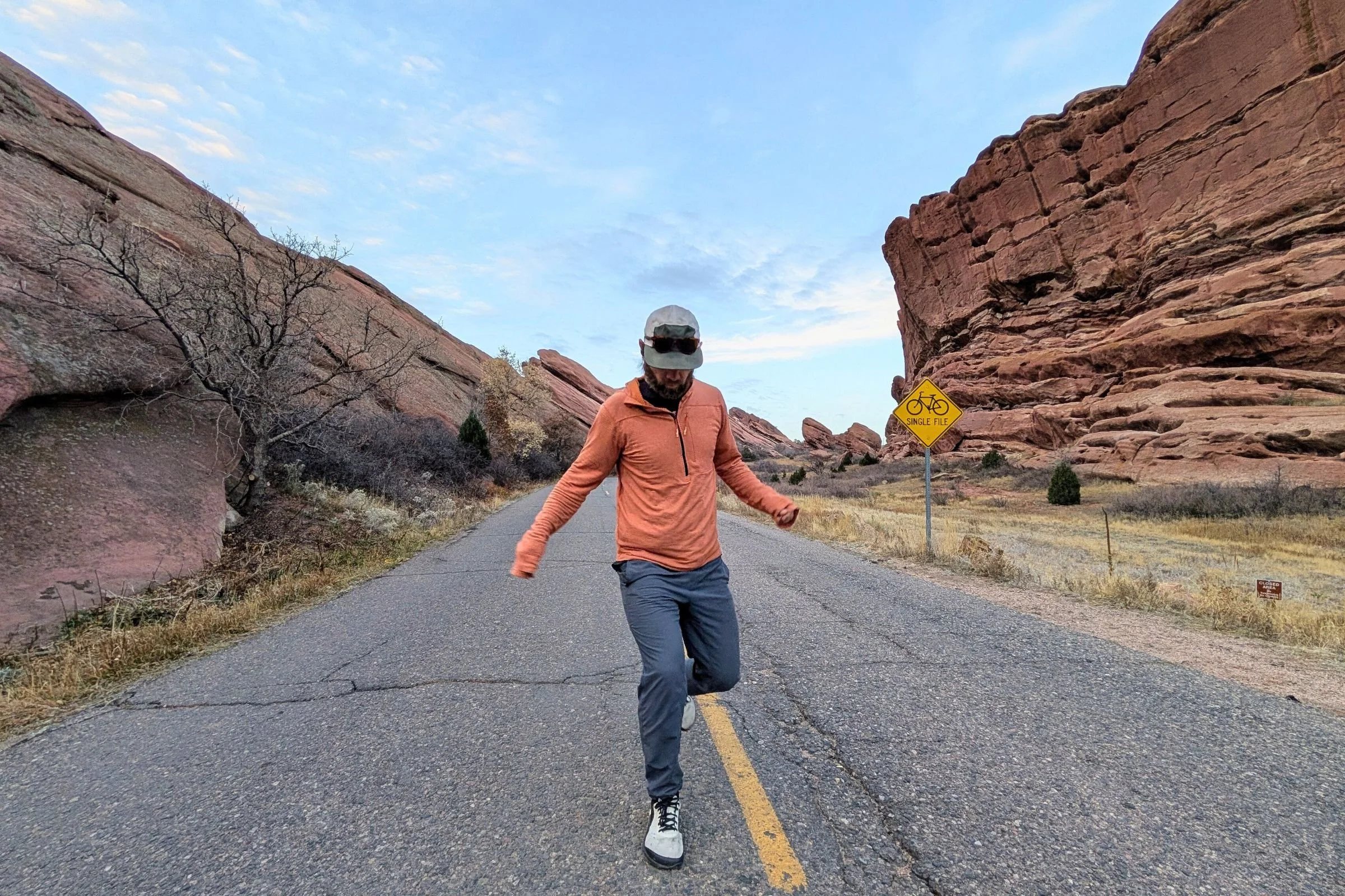 Action shot of a runner's feet wearing Notace Yama T1 on a dirt trail segment.