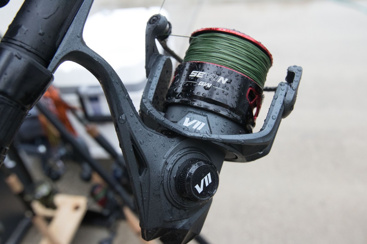 SEVIIN GW Inshore spinning reel showing its sealed design.